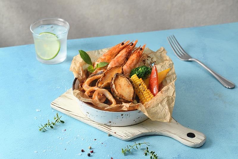 西堤秋冬新菜引發好評，趁勢推出完成指定貼文留言，送美式手抓海鮮拼盤。