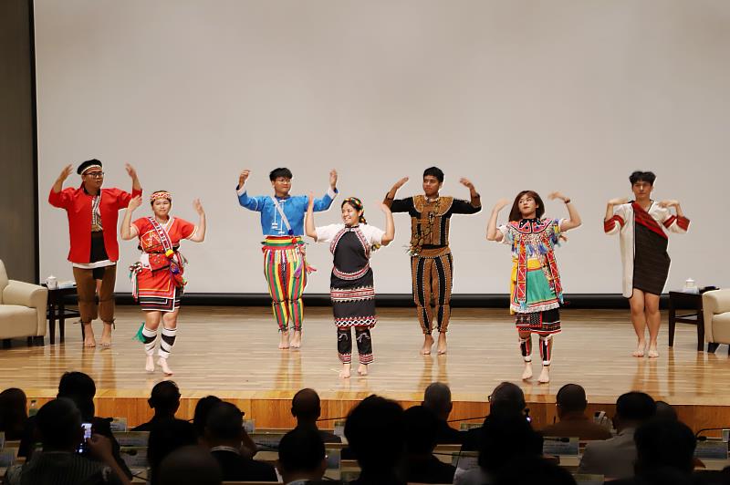 南華大學國際論壇聚焦AI應用與反思 共簽訂57組MOU創新局