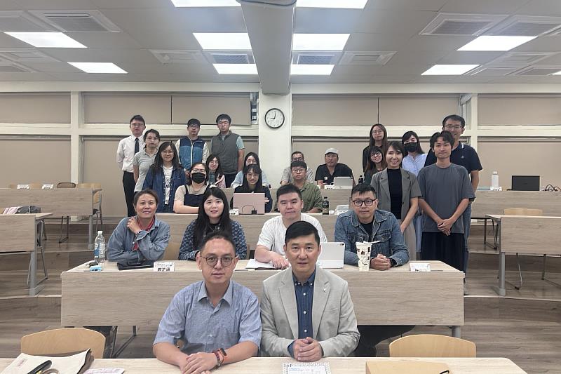 南大經管系邀請KPMG協理吳明和講授企業思維下的論文寫作策略