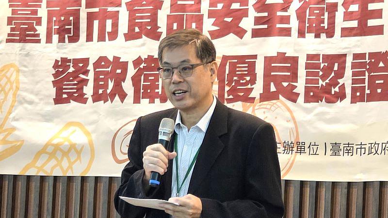南臺科大學術副校長王振乾於活動中致歡迎詞。他表示,學校9年來持續投入專業人力與資源協助市府推動食安政策,將持續秉持善盡社會責任與永續發展精神。