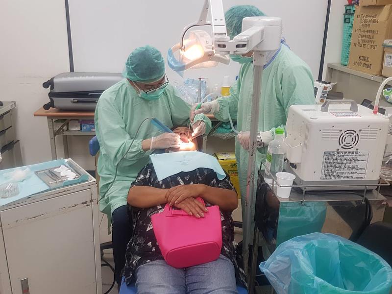 嘉義縣牙科醫療覆蓋率達100％，專車深入偏鄉守護口腔健康-2