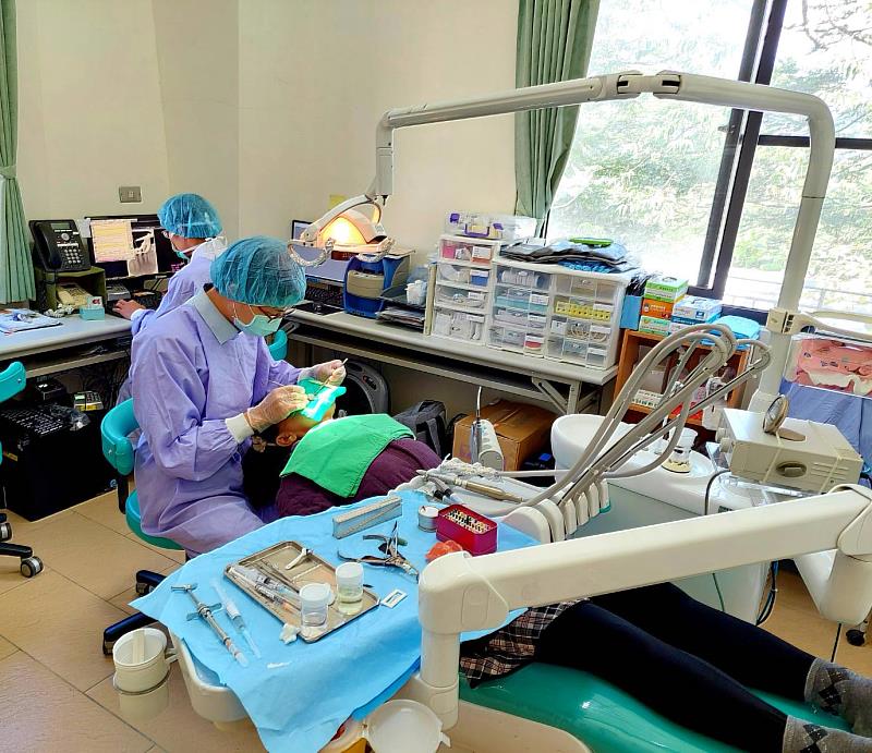嘉義縣牙科醫療覆蓋率達100％，專車深入偏鄉守護口腔健康-3