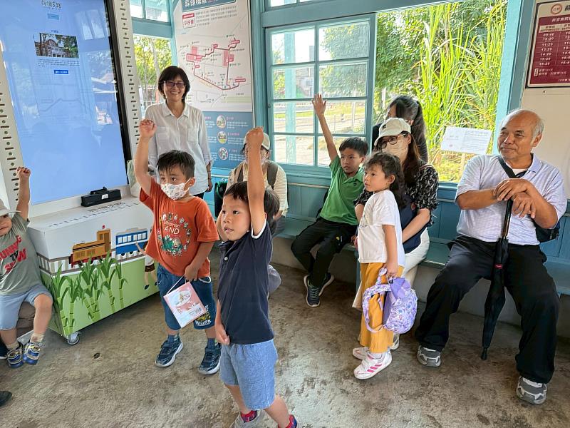 搭乘台灣好行故宮南院線，輕鬆玩出低碳親子旅行