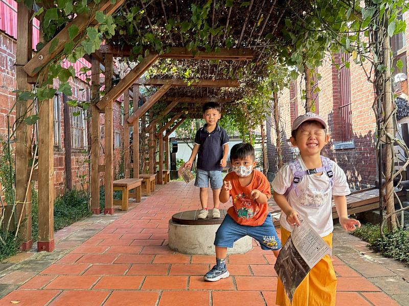 搭乘台灣好行故宮南院線，輕鬆玩出低碳親子旅行