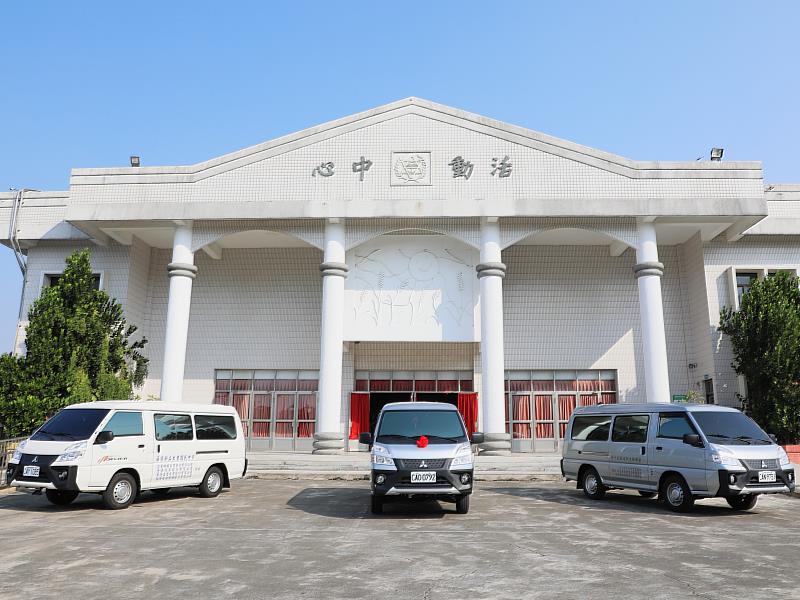 企業愛心相挺 嘉義縣企業捐贈3校交通車助攻學子安全出征