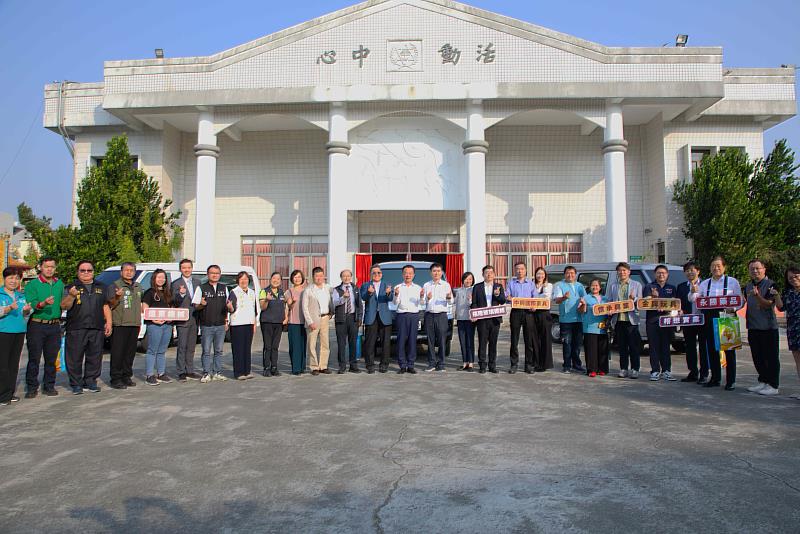 企業愛心相挺 嘉義縣企業捐贈3校交通車助攻學子安全出征