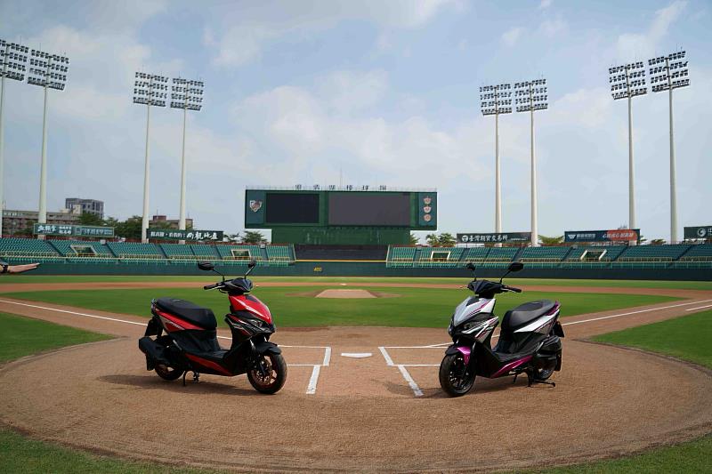 陳傑憲欽點、光陽總座背書的RTS R 165賽道特仕版以「摩力紅」與「紫爆銀」熱血與潮流兼具，是光陽目前最具話題與暢銷的性能代表作。