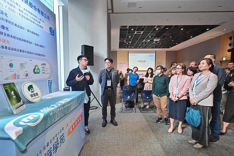 產業局吳欣珮副局長聽取中小企業分享永續課程所學應用於產品優化
