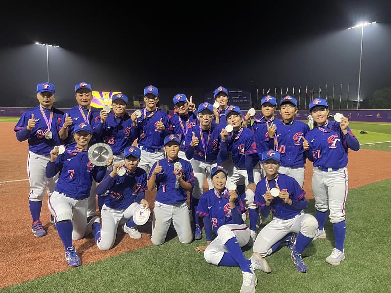 第4屆亞洲盃女子棒球錦標賽勇奪亞軍，成功晉級2026世界盃資格賽。（圖：接棒未來臉書）
