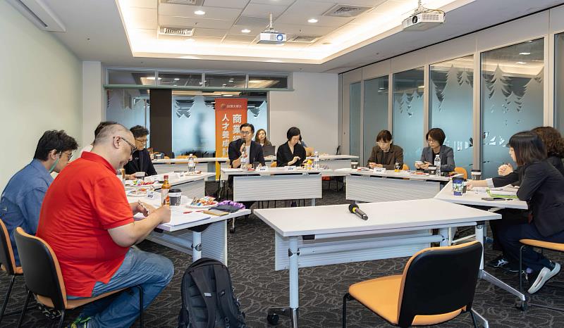 台灣大內容發展副總經理鄭偉柏表示，本次評選歷經數月討論與評估，觀察到兩項洞見：創作者愈趨多元且具市場敏銳度；如何兼顧市場性與獨特性成為內容產業關鍵。