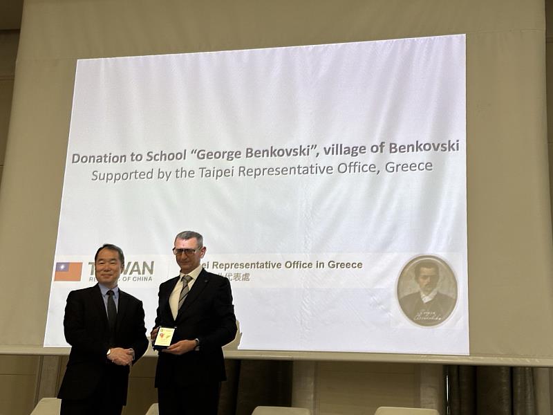 何大使與Boris Bagugerov執行長合影