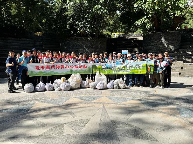 這次淨山活動成果,軍民夥伴們合力清出超過32公斤的垃圾,還給鯉魚山保安林一片潔淨、環境保護刻不容緩