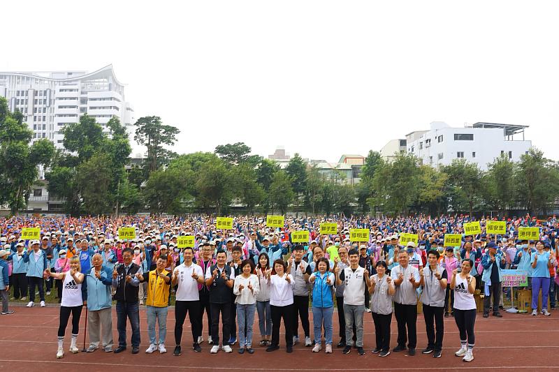 展現運動城市活力！黃敏惠市長為近3千位健走民眾送鼓勵 健康樂活齊+1