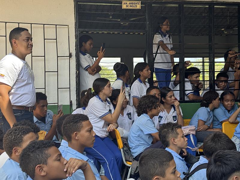 擠得水泄不通的觀禮現場