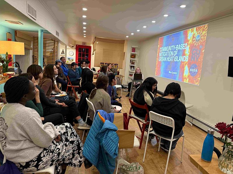 圖說2.「Under the Moon」城市生態座談會藉由講者精采的說明，喚起與會者對城市環境議題的關注。(圖片提供/靈鷲山佛教教團)