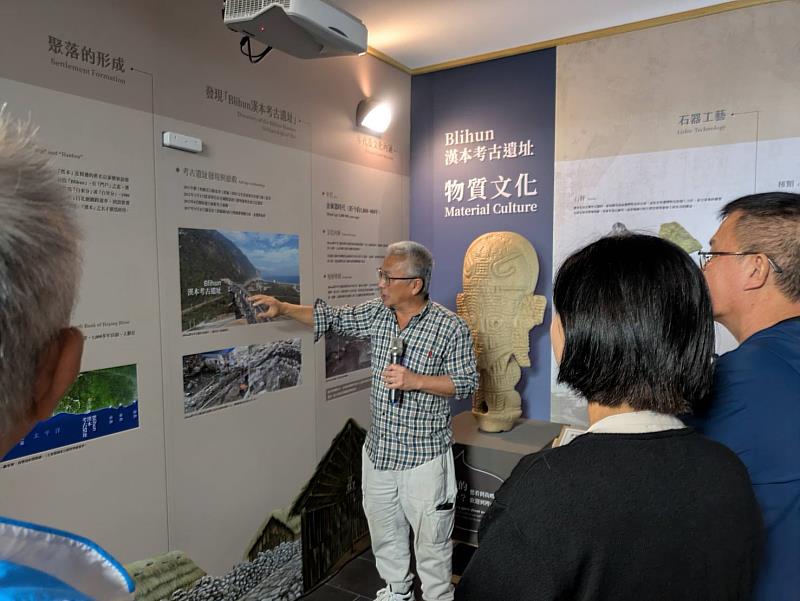 考古學家朱正宜老師解說Blihun漢本考古遺址的歷史價值