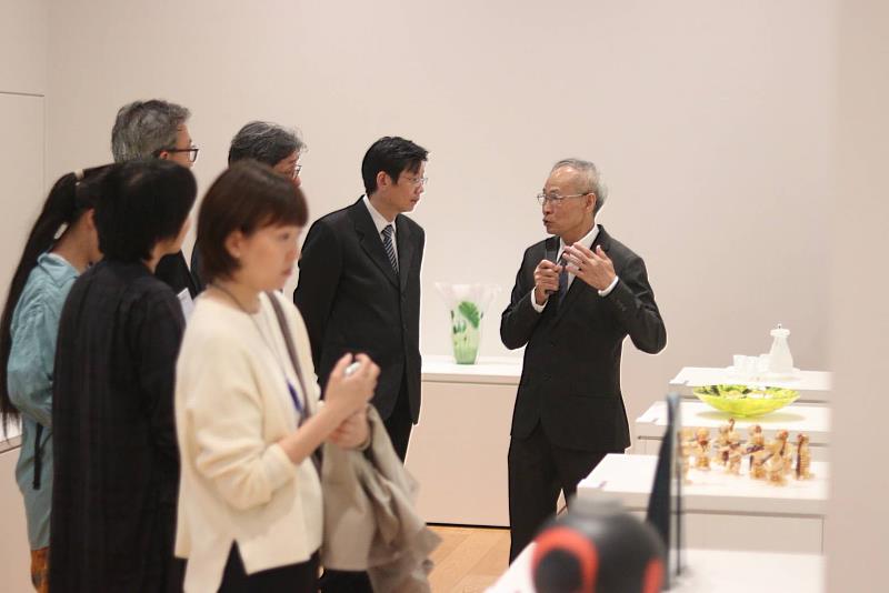 策展人導覽。