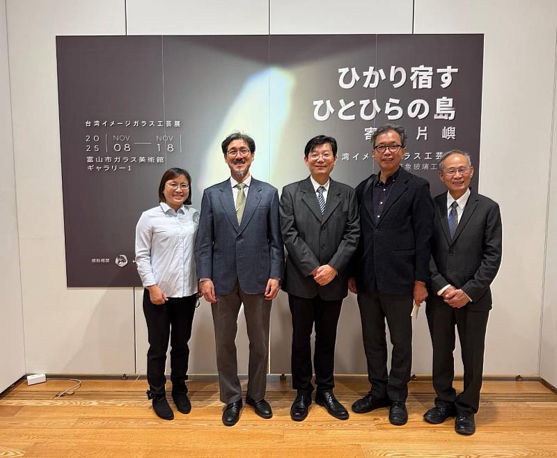 李欣耀副局長與貴賓合影。