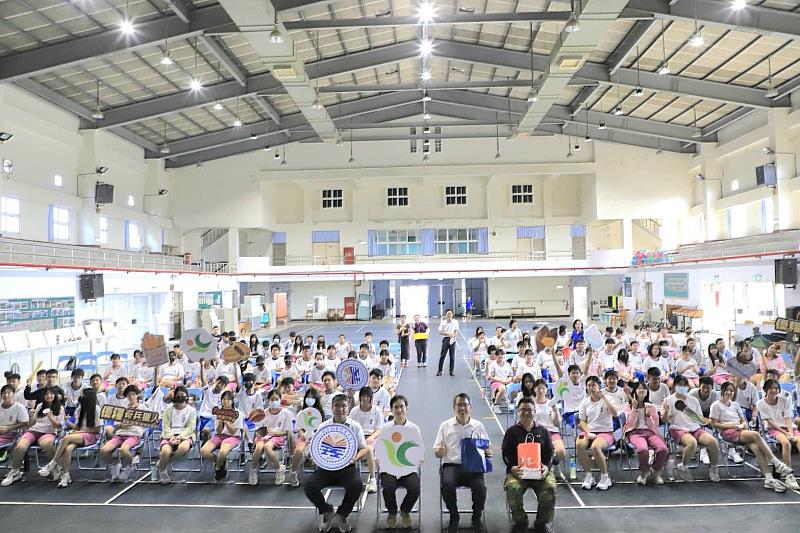 國立高雄科技大學推動國產雜糧食農教育，昨(7)日於高雄市南隆國中舉辦入校宣導活動，並推廣與遊戲化學習平台 PaGamO開發的食農教育遊戲「優糧奇兵獵人」。