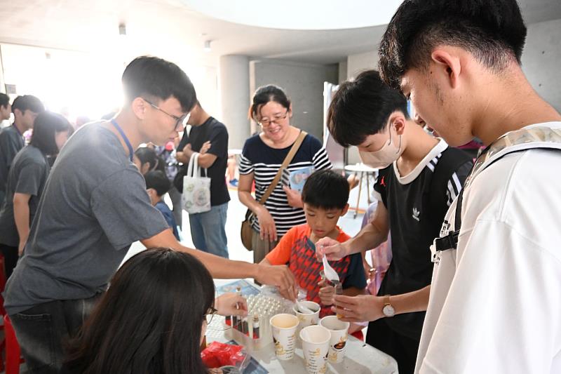 「成大理學大道科學博覽會」以科普語言把複雜的科學原理簡單呈現出來，盼能讓大家一起愛上科學