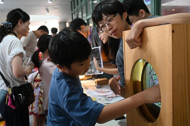 成大理學大道科學博覽會登場，大小朋友化身理學士動腦齊心挑戰熊魔王