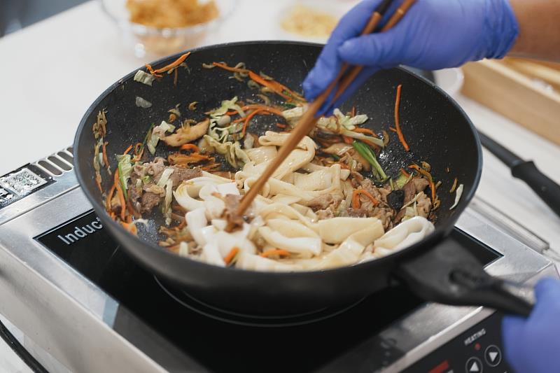 圖4 現場製作客家料理