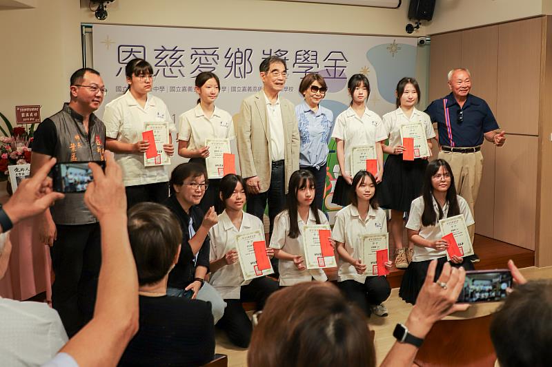 光寶科技創辦人設「恩慈愛鄉獎學金」,捐贈2600萬元嘉惠學子-4