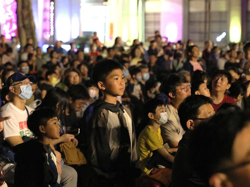 舞鈴劇場旋風抵嘉 吸引5000名觀眾到場觀賞