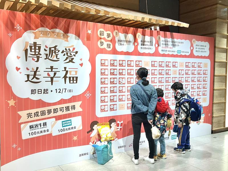 大魯閣現場民眾挑選心願卡