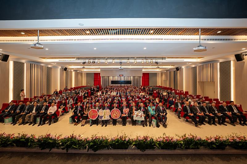 中山醫大65週年校慶 吳元煌獲頒名譽博士、護理系同慶60年