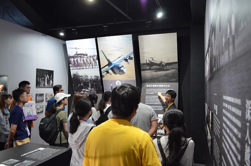 風城城市走讀－胡朝欽講師帶領學員介紹黑蝙蝠中隊文化歷史