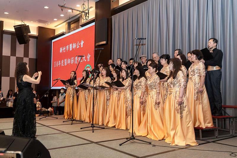 醫聲合唱團為活動帶來精彩表演。