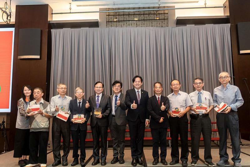 竹市醫師節慶祝大會大合照。