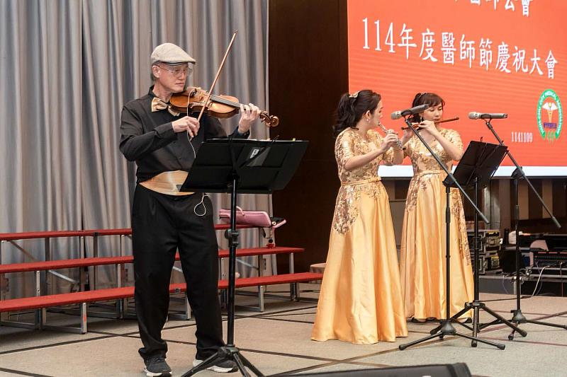 醫聲合唱團為活動帶來精彩表演。