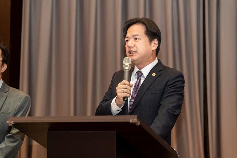 邱臣遠代理市長致詞。