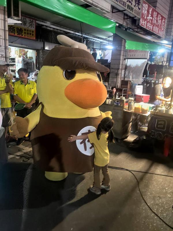 夜奇鴨的萌樣讓人愛不釋手