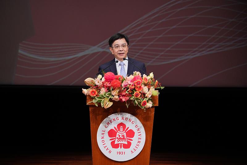 馬大康校友感謝母校、電機系的師長與同學們在求學期間的指導與協助，讓他在大學時期可以打下厚實的基礎。