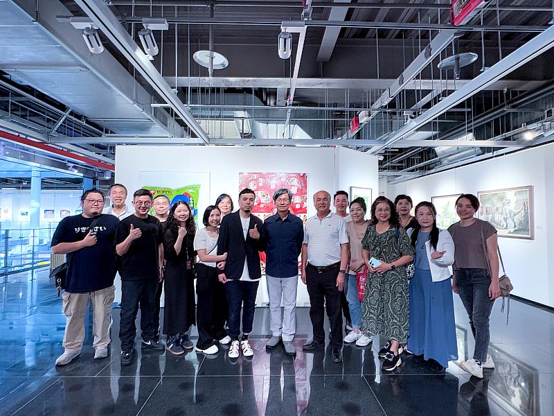 乖乖不只保平安 還能變成藝術收藏！賴威帆個展開幕 潮流信仰席捲光點