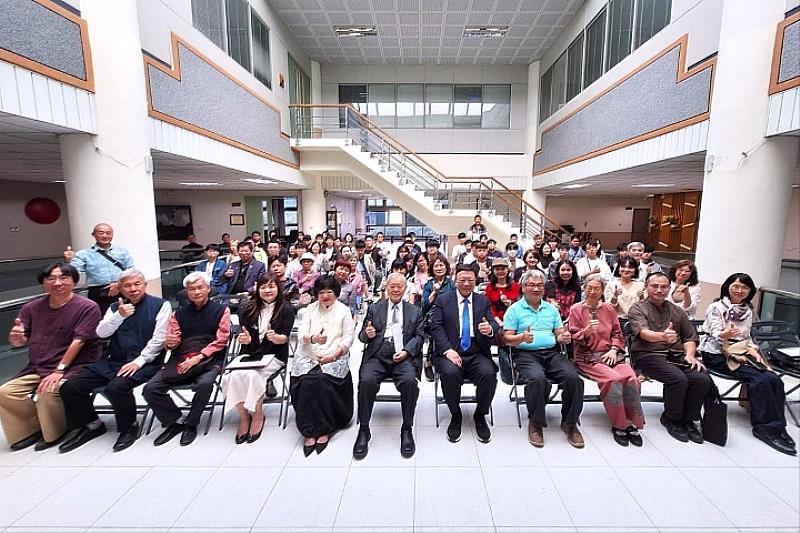 展現美育力！ 楊企霞「象外環中」書畫彩瓷創作展中華大學登場