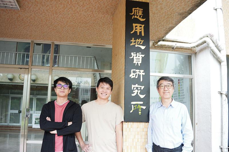 中央大學應用地質研究所董家鈞教授實驗室團隊。