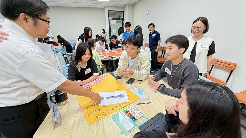 雲科大郭昭吟、王斯弘、孔祥慧、萬騰州、潘志龍老師跨域攜手指導，學生腦力激盪創新提案