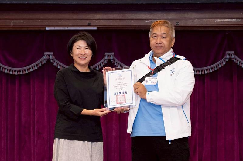 饒慶鈴頒證肯定國中小家長會長 感謝付出與支持