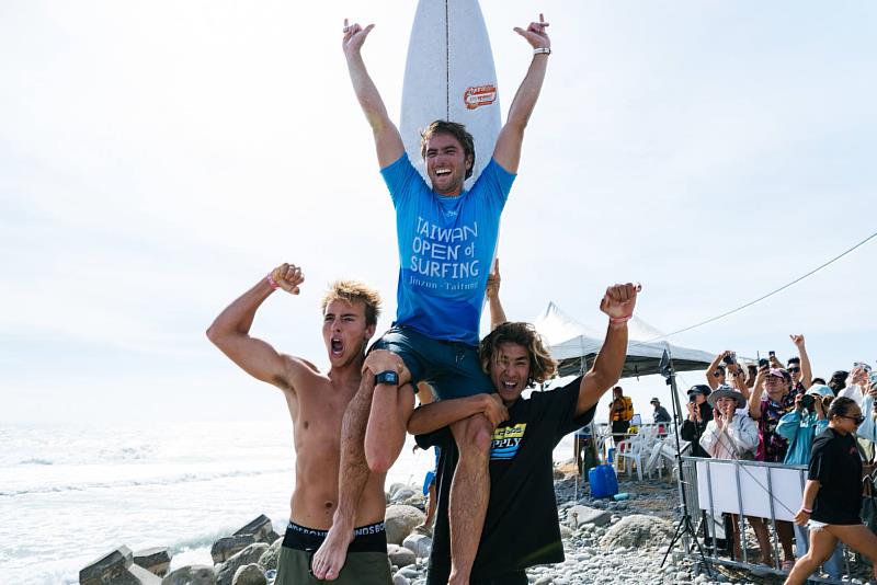 「臺灣國際衝浪公開賽」QS6000澳洲選手包辦男女雙冠（照片由台東縣政府提供）