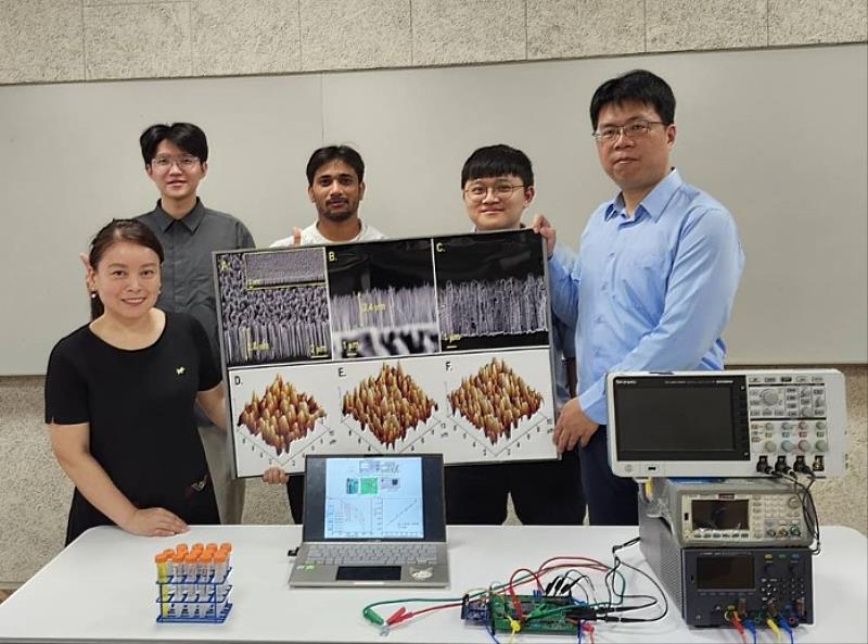 中興大學生醫工程研究所林淑萍教授（左1）領導的研究團隊，成功開發出具奈米刷狀結構的高靈敏微生物感測器
