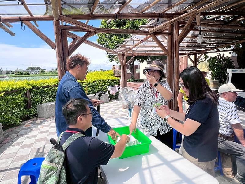 至田野勤學體驗豆腐製成過程