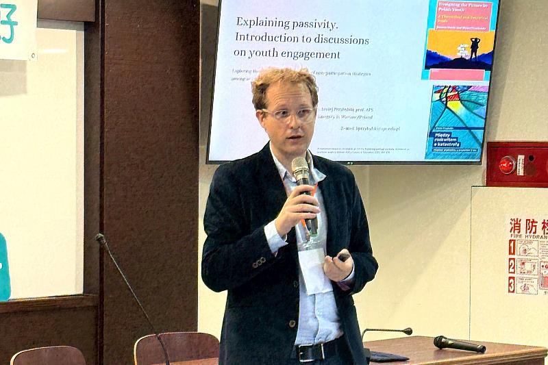 波蘭The Maria Grzegorzewska University Błażej Przybylski教授發表論文