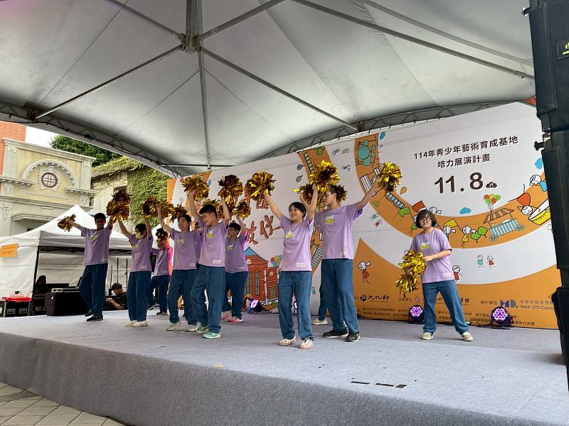 新北特教舞動社學生舞出自信，在舞台上展現最動感的一刻