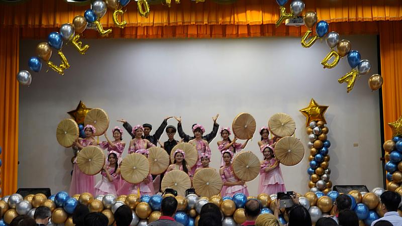 開場活動由越南學長姐帶來精彩表演