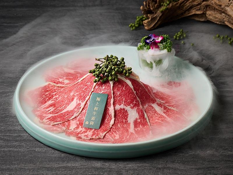 青花驕推出到店消費達指定門檻送鮮蝦蛤蠣、極上和牛霜降奢華好禮。