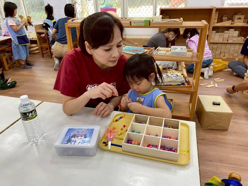 課程陪伴（小朋友照片使用已獲家長授權）。